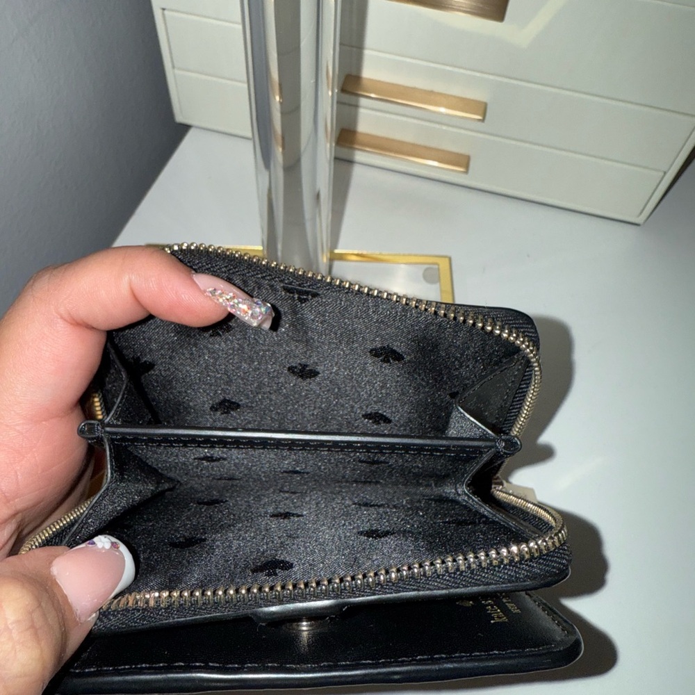 Kate Spade Black and Cream Wallet with Classic Design - Picture 6 of 6